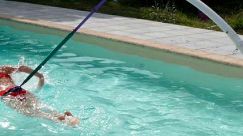 Natación estática en piscinas prefabricadas