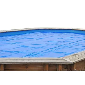 imagen Manta térmica en piscina de madera elevada