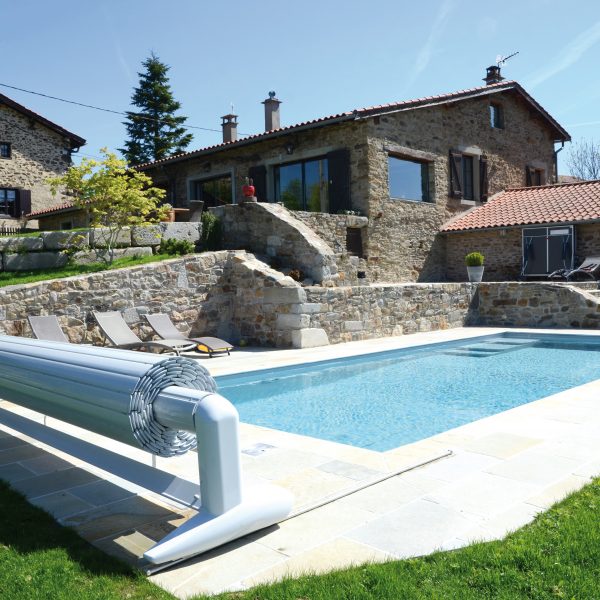 Cubierta de persiana elevada solar Surf System 2 - Piscinas Athena