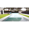 Piscina con manta térmica para evitar la evaporación